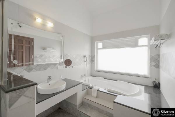 Anamcararetreats-remembering-her-sitaram-munnar-retreat - Luxury Suit Room Bathroom